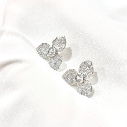 ARETES FLOR DE CRISTAL PLATEADA