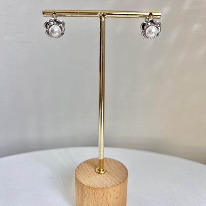 ARETES FLOR DE LUNA PLATEADOS