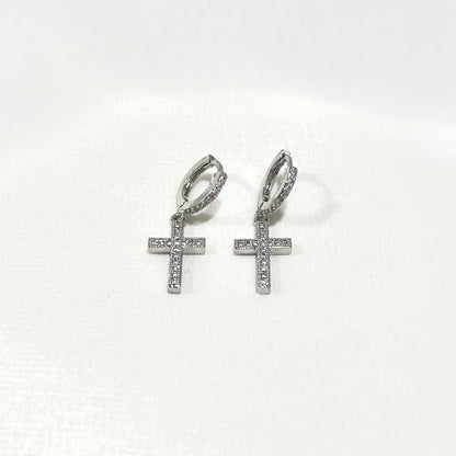 ARETES CRUZ BRILLOS PLATEADOS